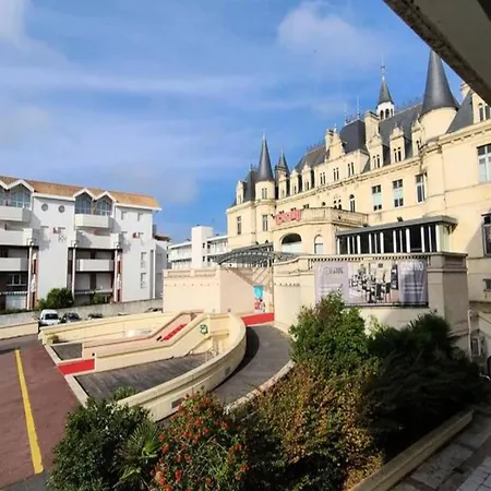 Apartment Charming Apt 20m From Beach In *