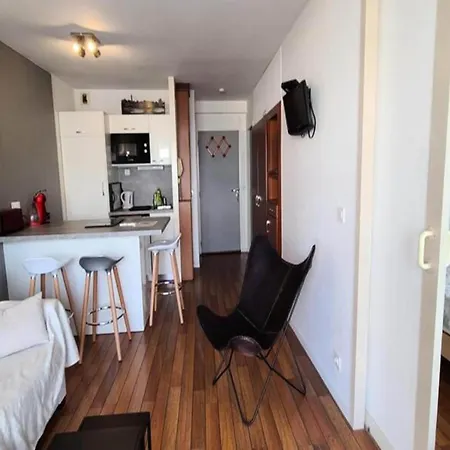 Apartment Charming Apt 20m From Beach In