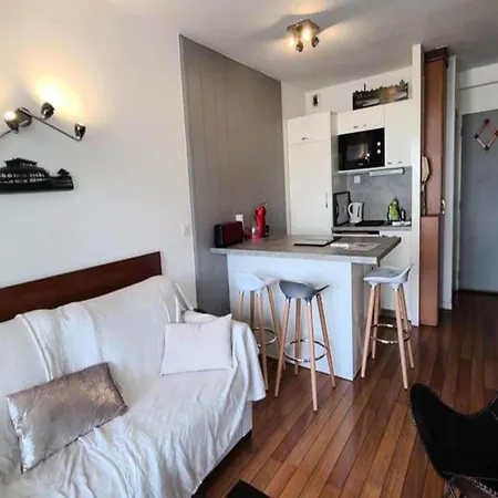 Apartment Charming Apt 20m From Beach In